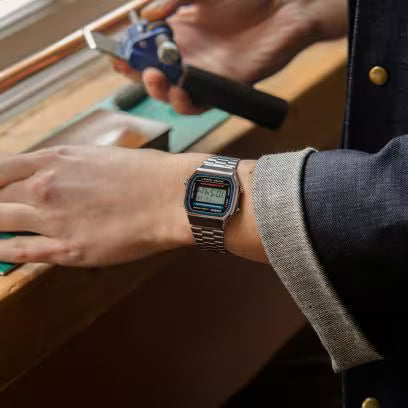 Casio Unisex-Uhr Digital mit Edelstahlarmband – A168WA