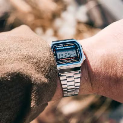 Casio Unisex-Uhr Digital mit Edelstahlarmband – A168WA